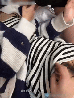 [Akyyds01]，12月25日直播资源 黑白毛衣，口含着3根鸡巴玩！[1V 1.16G 夸克]